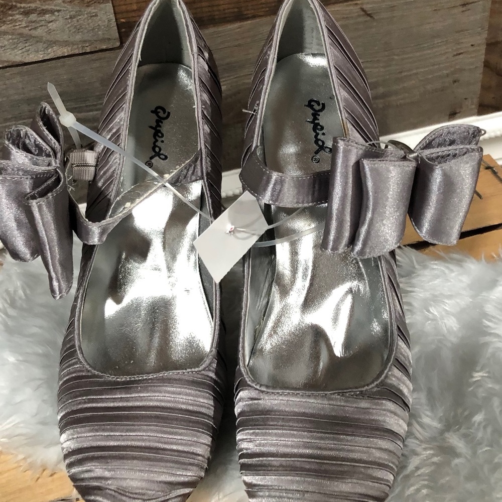 Gray Silver High Heel Dress Shoe